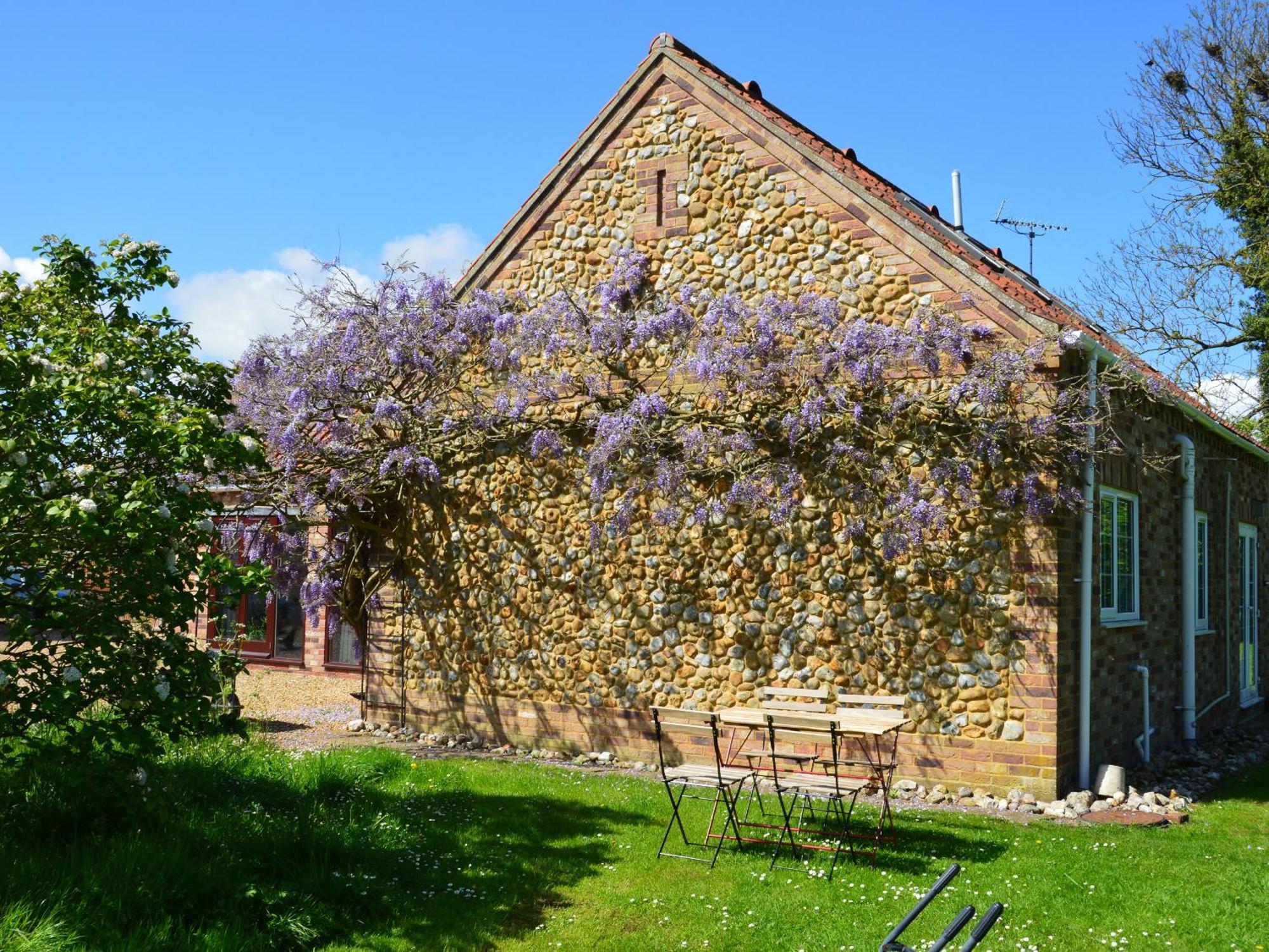 Wisteria Cottage Gayton  ภายนอก รูปภาพ