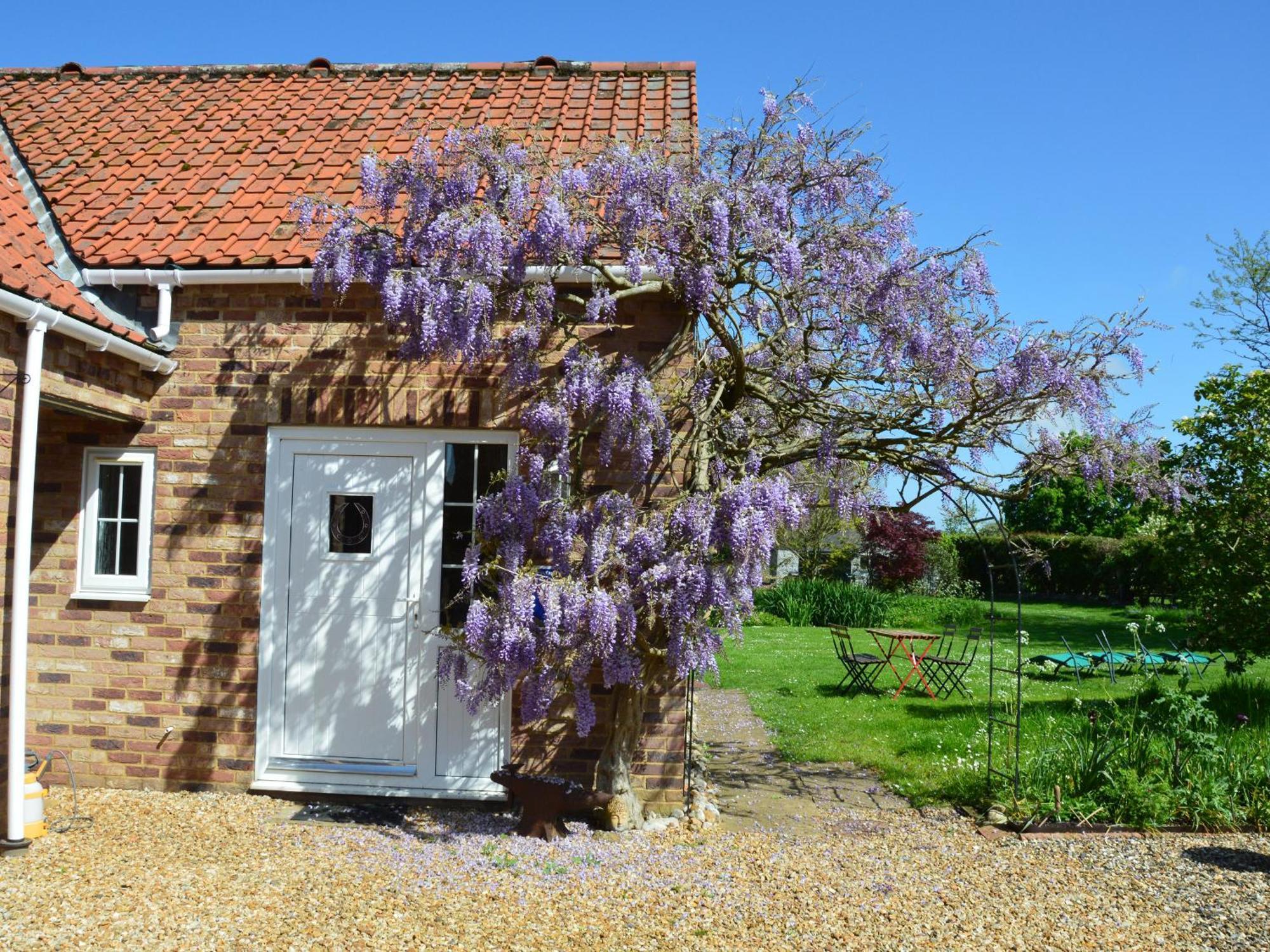 Wisteria Cottage Gayton  ภายนอก รูปภาพ