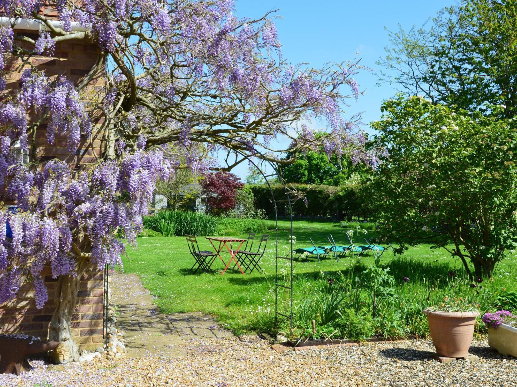 Wisteria Cottage Gayton  ภายนอก รูปภาพ
